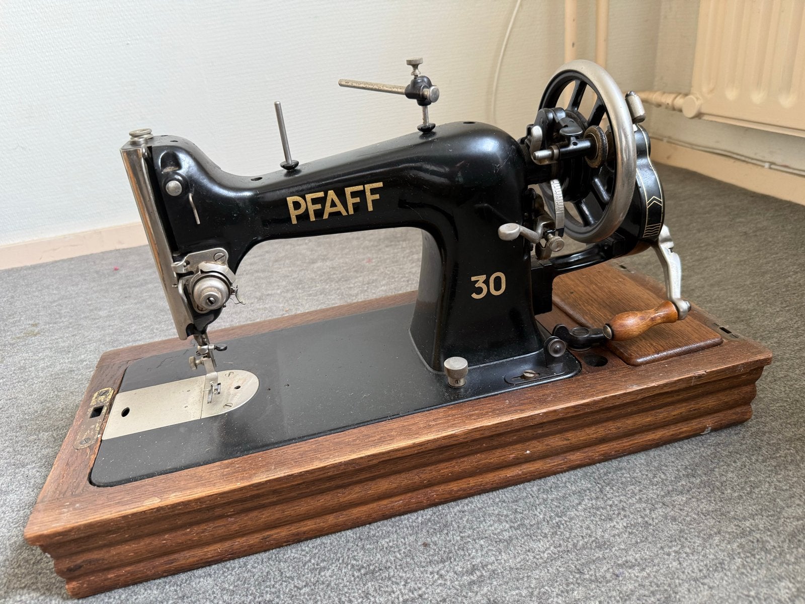 Vintage Pfaff 30 Naaimachine met Houten Kap en Accessoires, Ophalen, Gebruikt, Naaimachine, Pfaff
