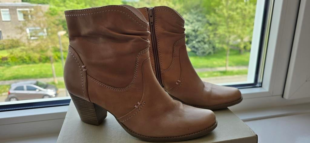 Clarks Enkellaarsjes roze/beige Maat 38, Ophalen, Lage of Enkellaarzen, Zo goed als nieuw, Roze