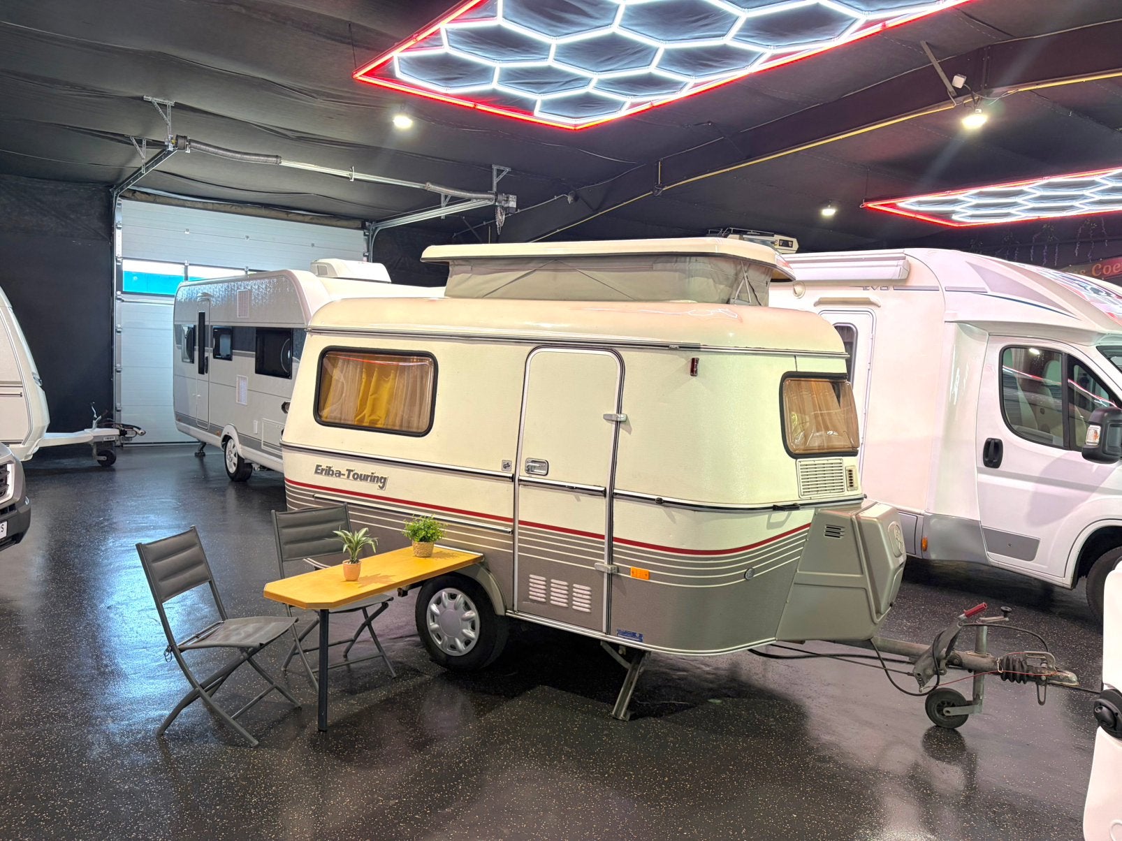 Keurige Eriba Pan Familia Voortent+Luifel#Lichtgewicht#Retro, Schokbreker, Standaardzit, Bedrijf, Tot en met 3