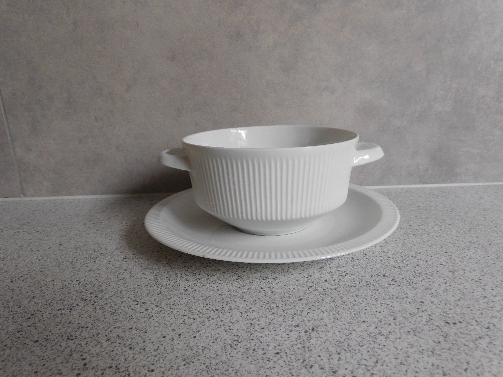 Arzberg Ribbel Cannelee Wit Soepkop en Schotel, Huis en Inrichting, Arzberg, Ophalen of Verzenden, Zo goed als nieuw, Modern