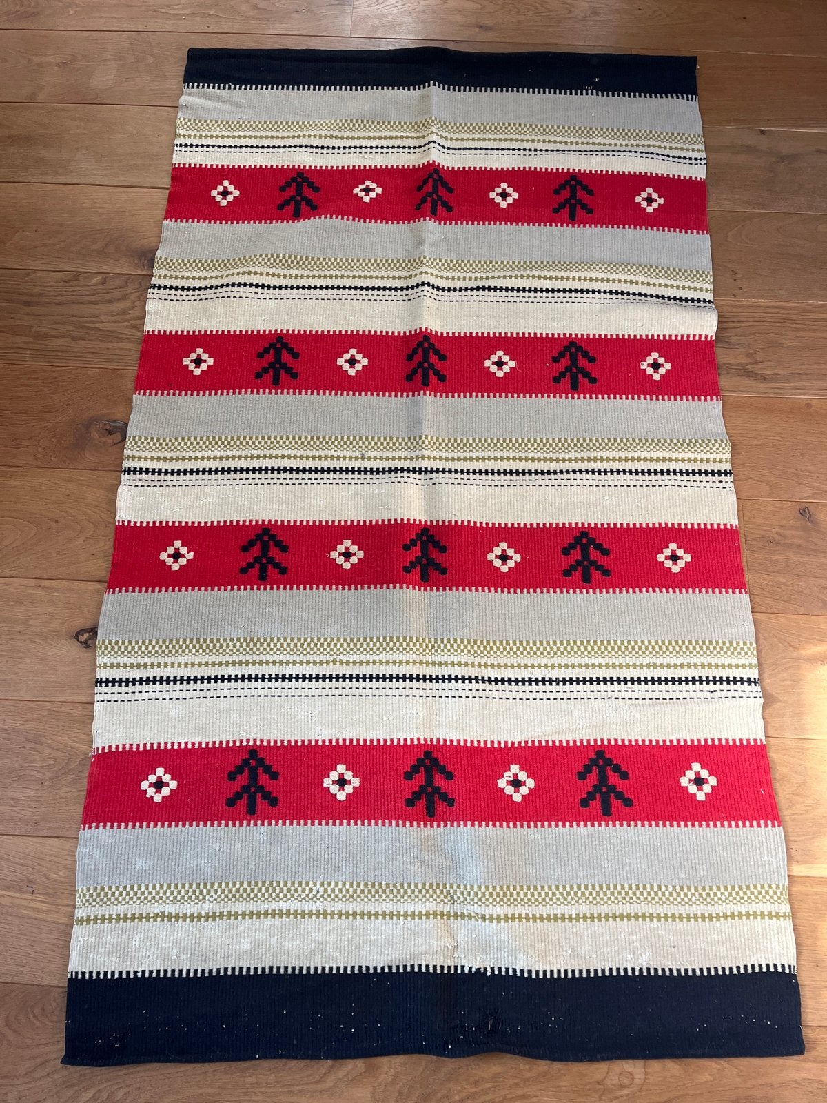 Vintage fins handgeweven vloerkleed met traditioneel patroon, Gebruikt, 100 tot 150 cm, Rechthoekig, Rood
