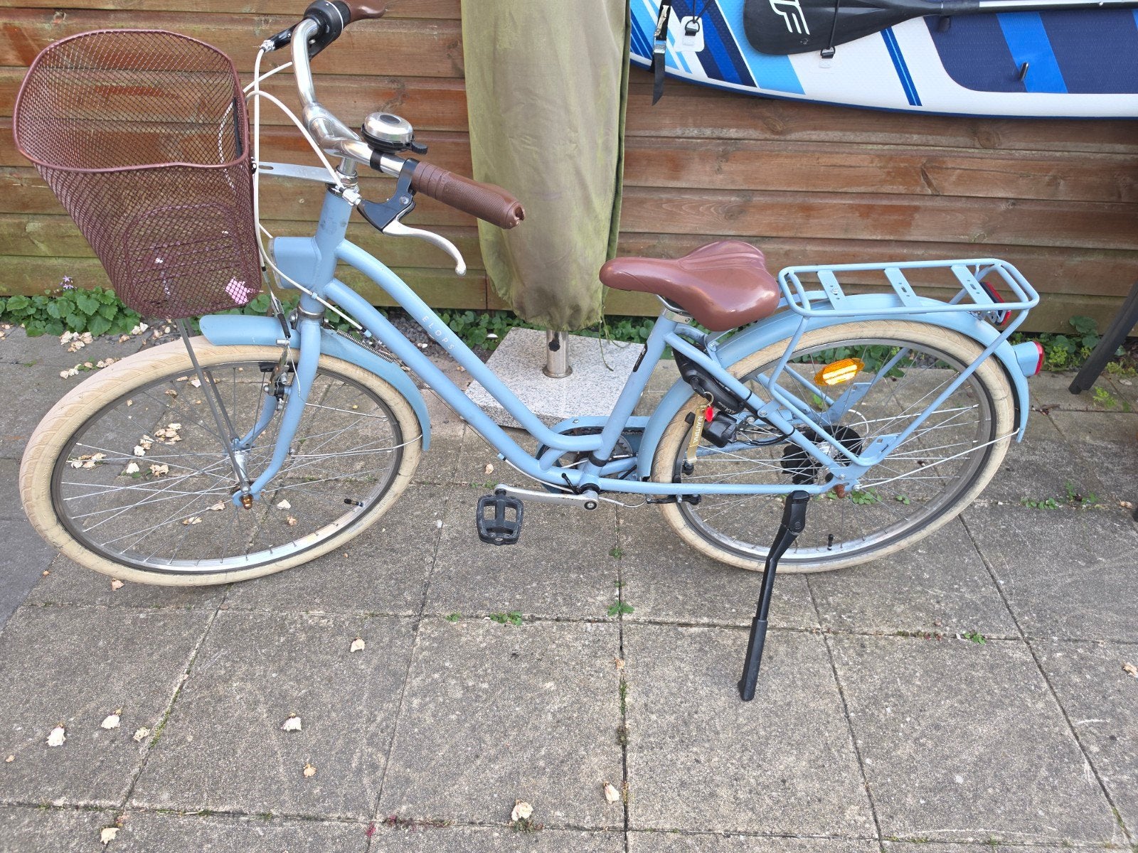 Lichtblauwe damesfiets met mand en bagagedrager, Fietsen en Brommers, Fietsen | Dames | Damesfietsen, Gebruikt, Velgrem, 47 tot 50 cm