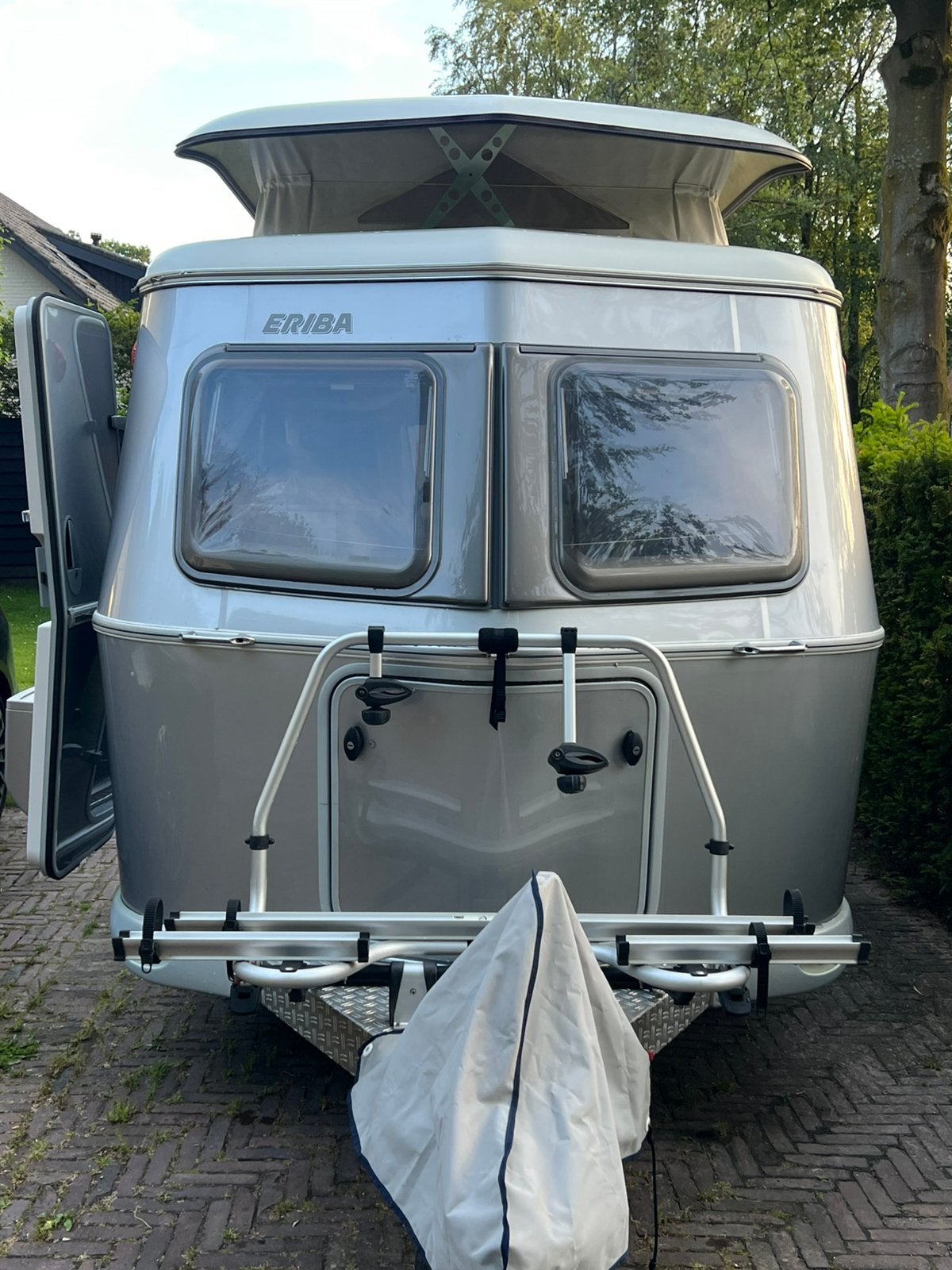 Eriba Touring 430 Silver edition 2017, Treinzit, 750 - 1000 kg, Particulier, 4 tot 5 meter
