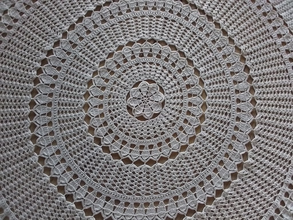 Gehaakte tafelkleed Ø 132 cm, Ophalen of Verzenden, Zo goed als nieuw, Rond