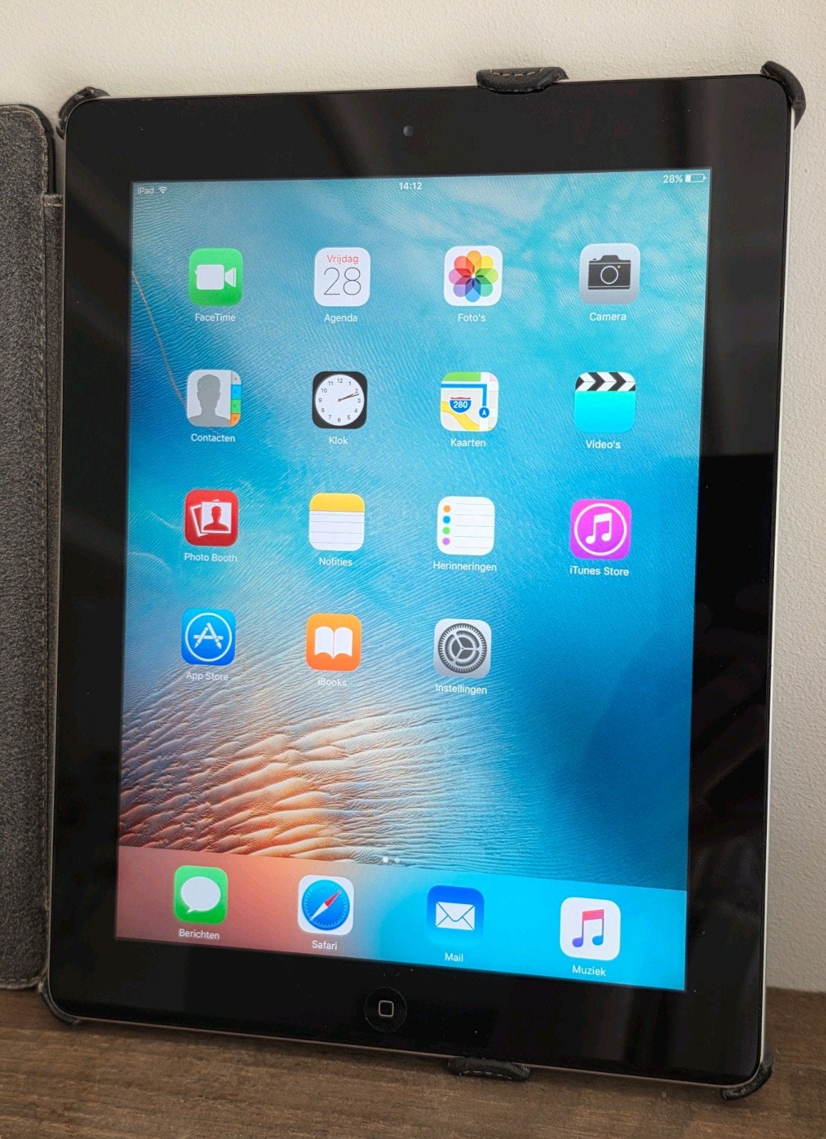 Apple iPad 3e generatie 16GB + Targus hoes + Apple oplader, 10 inch, Gebruikt, Apple iPad, Zwart