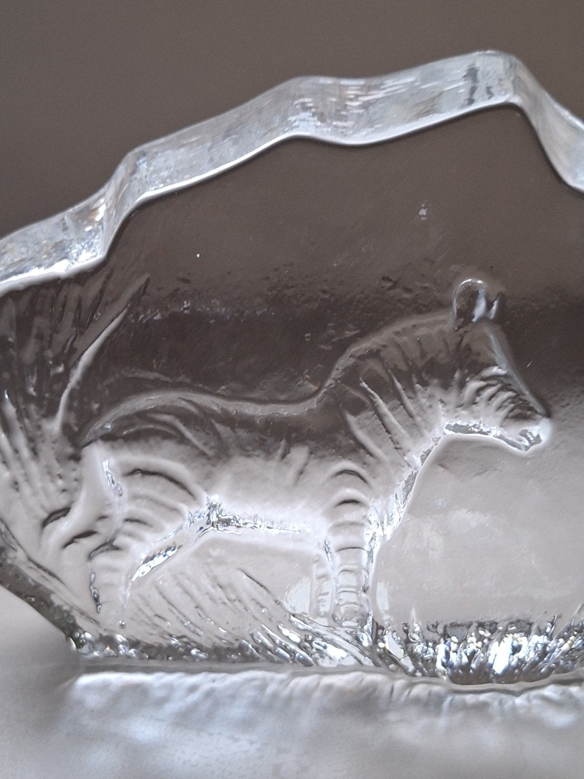 Bertil Vallien-Kosta Boda-Zebra Glasobject-gelabeld, Ophalen of Verzenden, Object, Meerkleurig, Glas