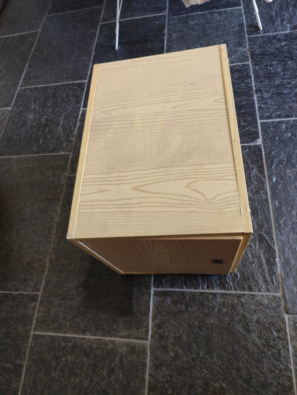 Houten kastje met klepdeur, Ophalen