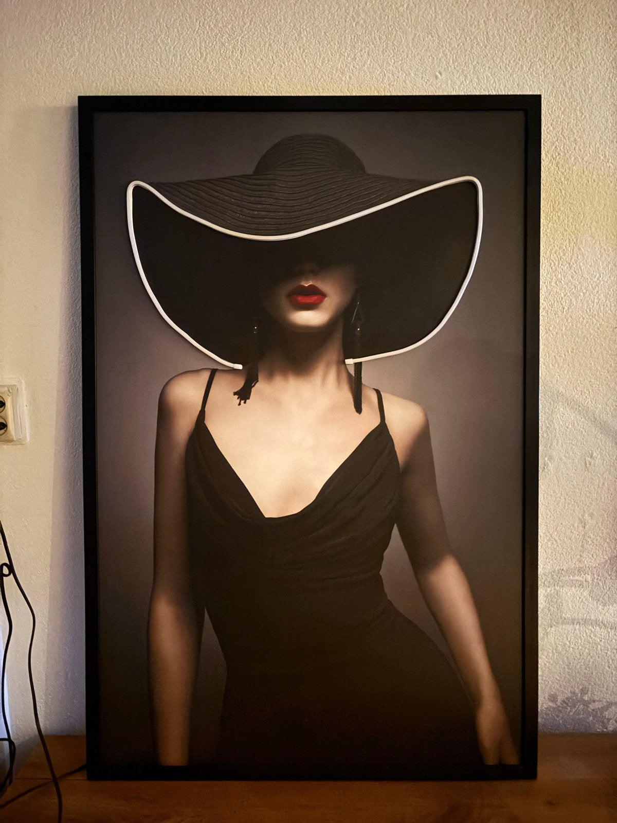 Stijlvolle Vrouw met Hoed led Kunstwerk canvas schilderij, 50 – 75, Ophalen of Verzenden, Zo goed als nieuw, Schilderij
