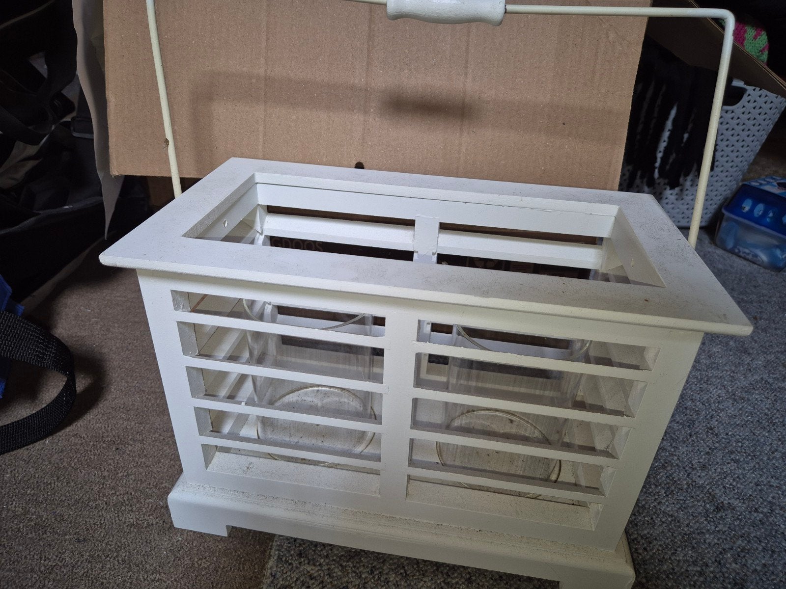 Witte houten lantaarn / kaarsenhouder, Huis en Inrichting, Woonaccessoires | Kandelaars en Kaarsen, Ophalen, Lantaarn, Wit, Zo goed als nieuw