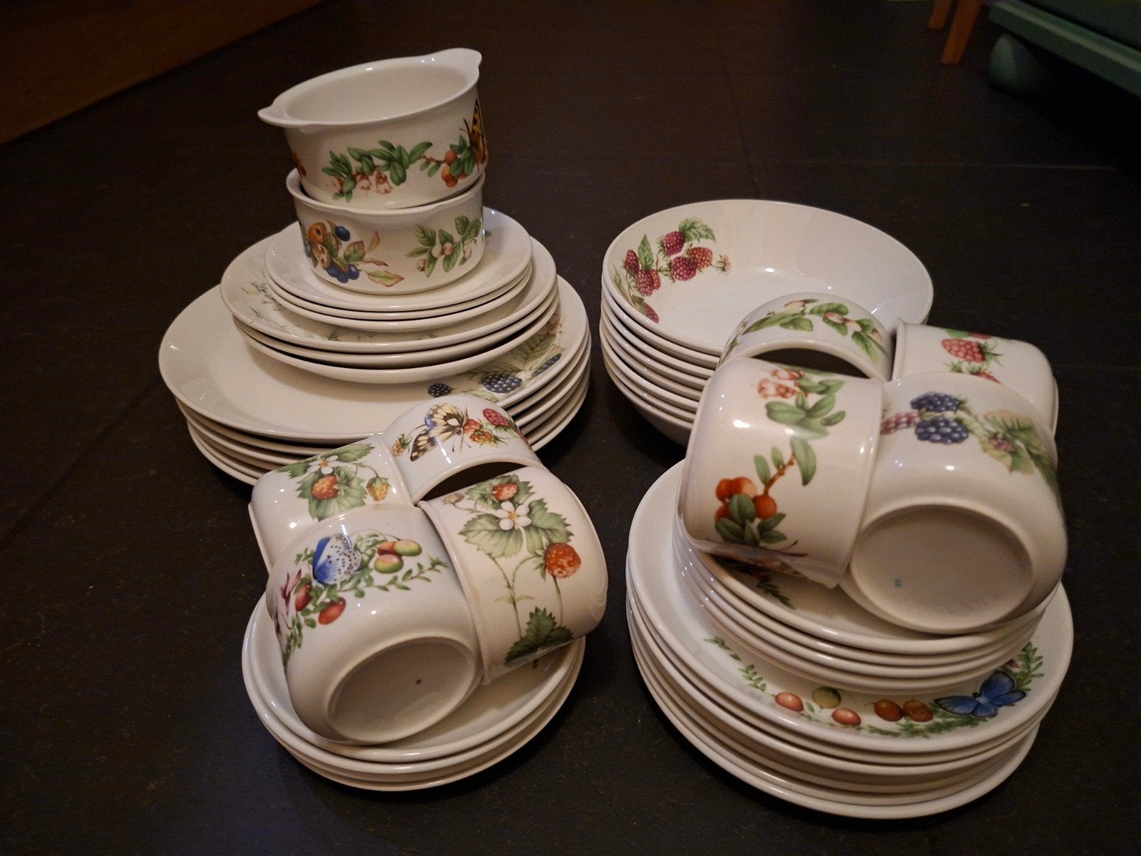 Marjolein Bastin Libelle Bosvruchten Wedgewood Servies, Gebruikt, Ophalen of Verzenden, Bord(en), Overige stijlen