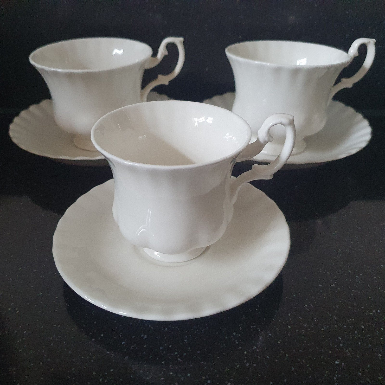 2 grote en 1 kleine royal Albert kop en schotel., Antiek en Kunst, Ophalen