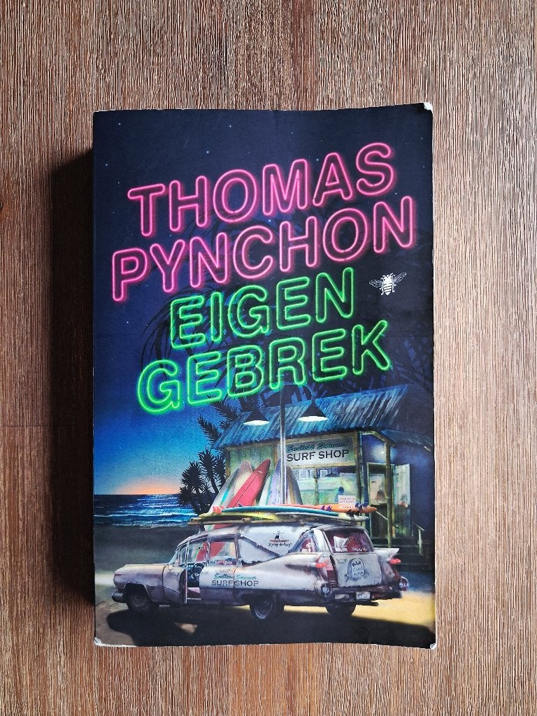 Thomas Pynchon - Eigen Gebrek - Bezige Bij, Boeken, Ophalen of Verzenden, Gelezen