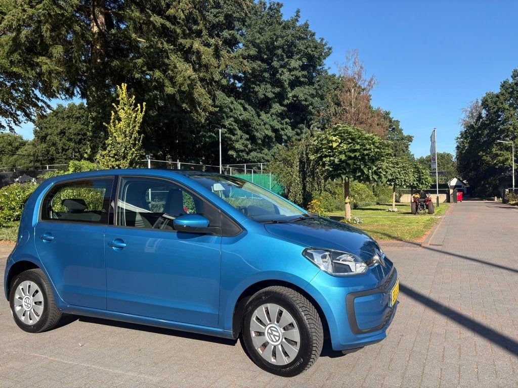 Foto 3 van Volkswagen Move Up!  5-DRS 2018 Blauw metallic, airco