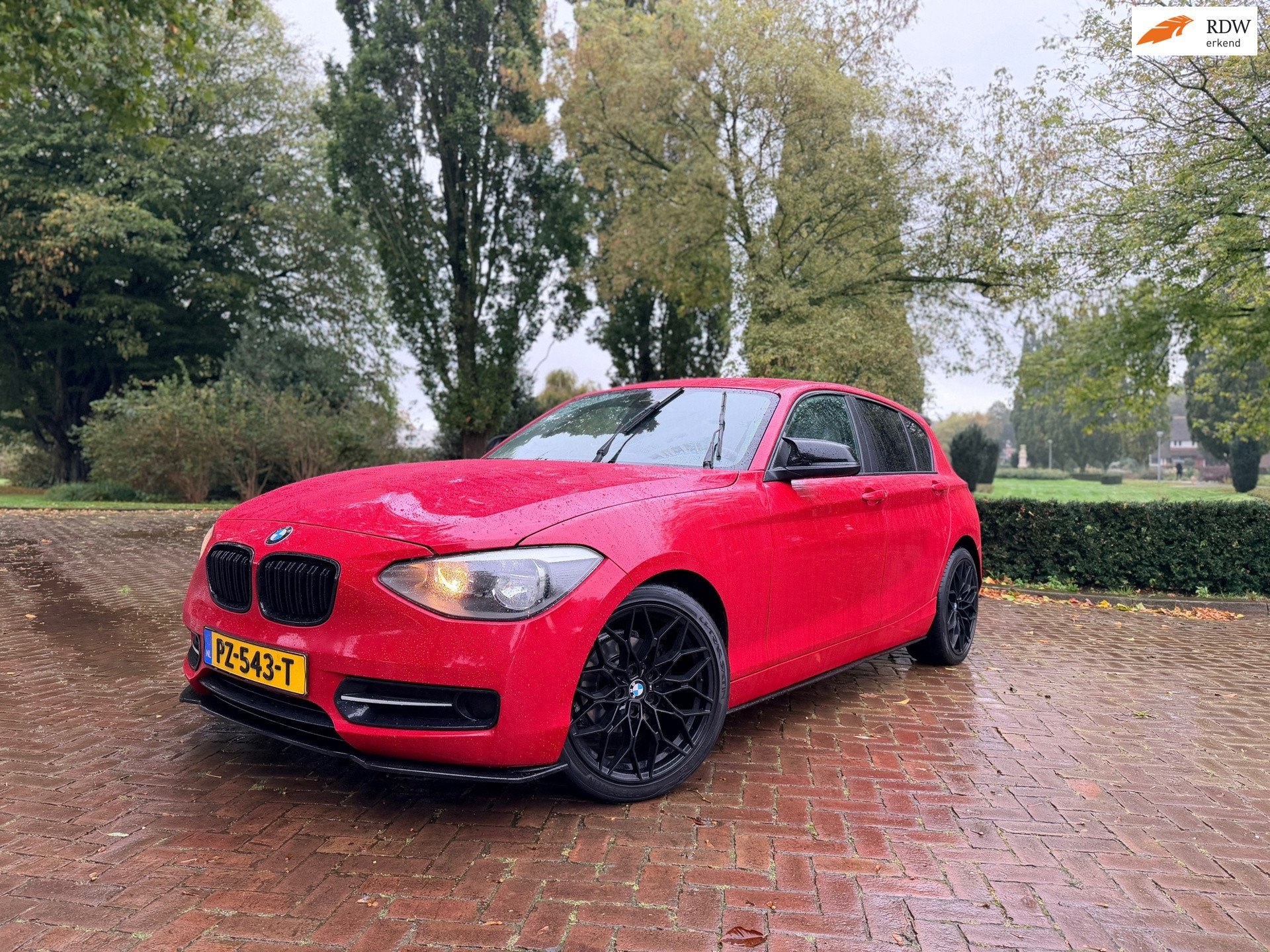 BMW 1-serie 116i Limited M-Sport | Automaat | PDC | Luxe!, Auto's, Euro 5, Gebruikt, Zwart, 4 cilinders
