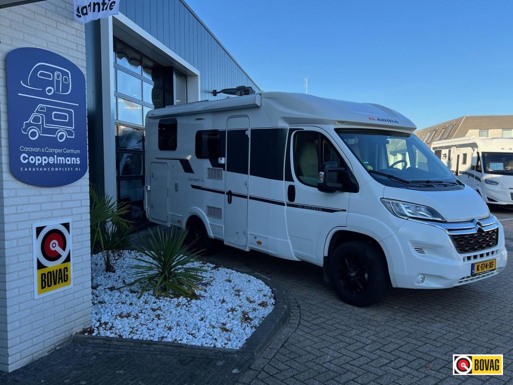 Adria Compact Axess SL Lengtebedden, TV, 1e eigenaar, Caravans en Kamperen, Campers, Bedrijf, tot en met 2, Half-integraal, Adria