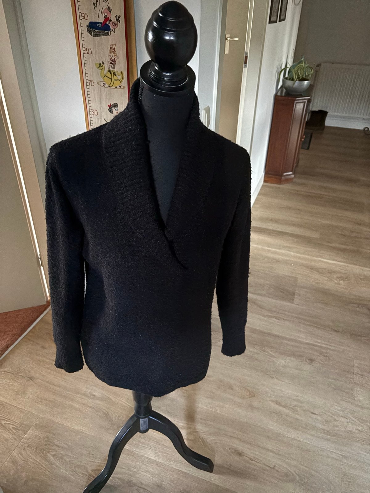 Zwarte Bouclé Trui met Sjaalkraag., Ophalen of Verzenden, Gedragen, Maat 38/40 (M), Zwart