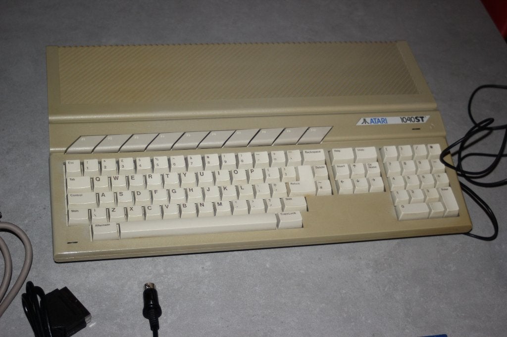 Atari 1040 STf met 2 Mb geheugen en TOS 2.06, Ophalen of Verzenden, Atari