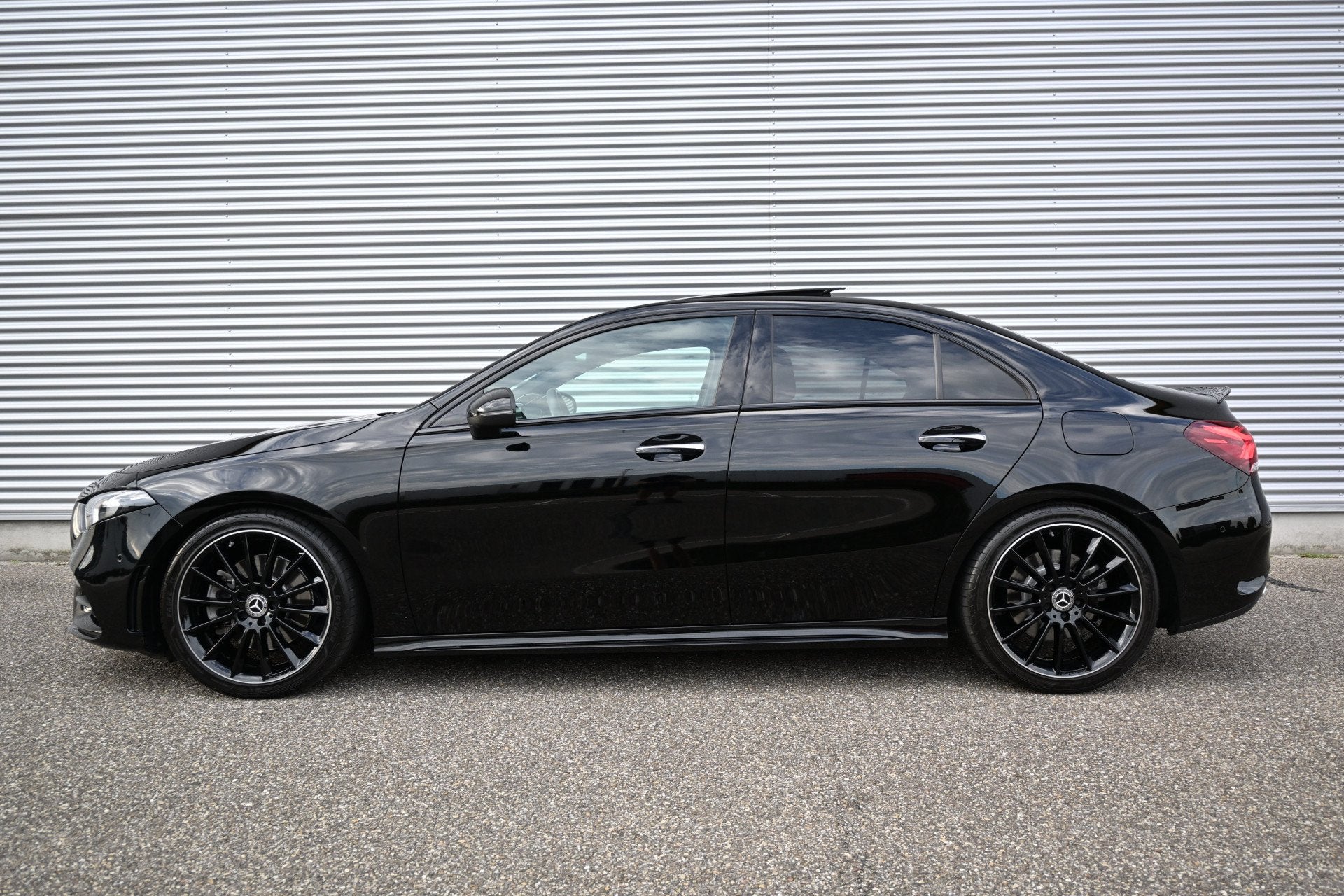 Mercedes-Benz A-Klasse 250 e AMG Night pakket | Burmester |, Dealer onderhouden, Gebruikt, 4 cilinders, Zwart