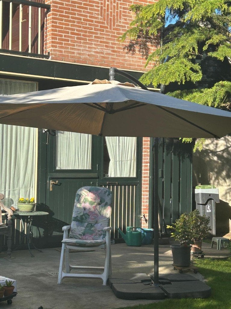 Vrijhangend zweefparasol (3x3m) beige (inc. parasolvoet), Tuin en Terras, Ophalen, Gebruikt, Zweefparasol, Verstelbaar