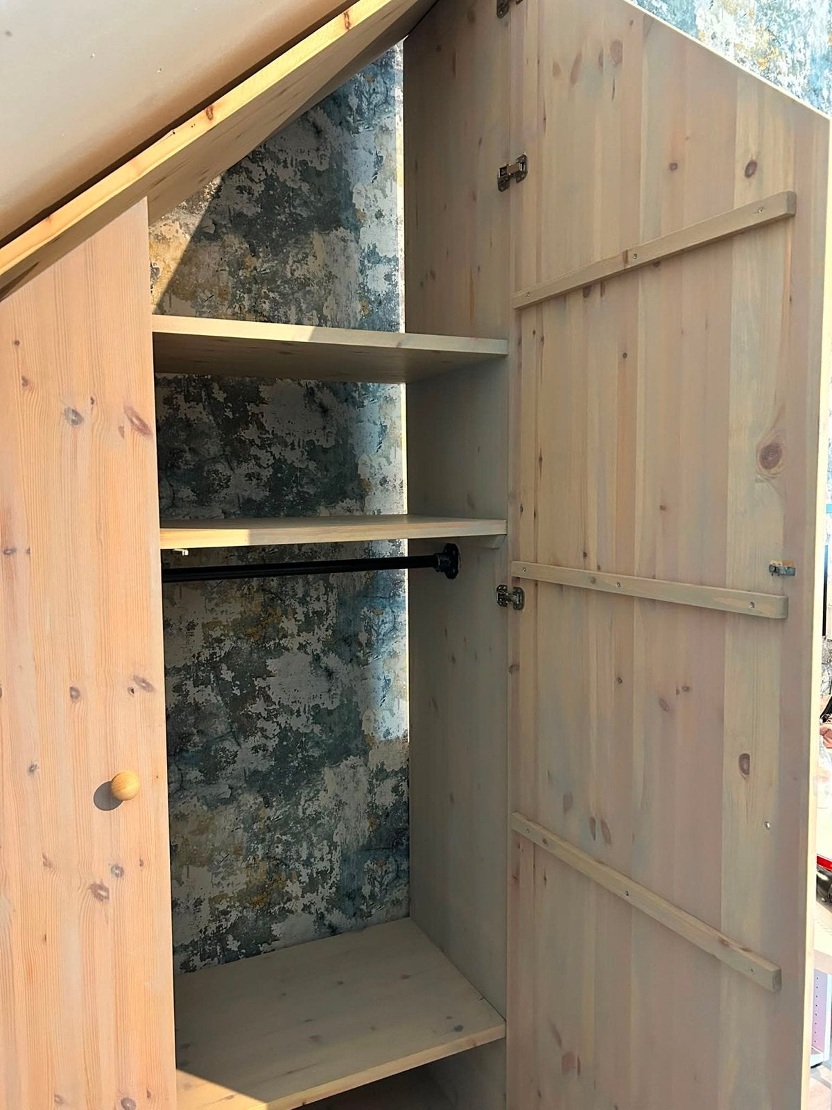 Maatwerk kledingkast voor schuine wand, grenenhout, Huis en Inrichting, Kasten | Kledingkasten, Gebruikt, 100 tot 150 cm, 200 cm of meer