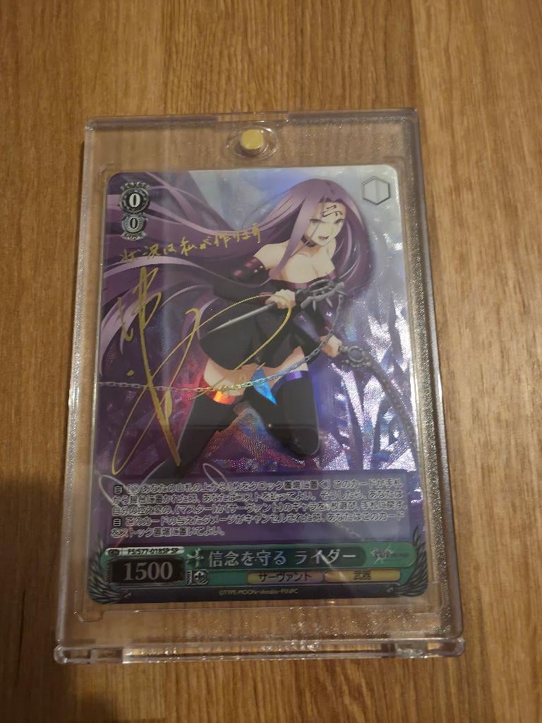 Weiss Schwarz Rider SP Heaven’s Feel Signed NM, Hobby en Vrije tijd, Verzamelkaartspellen | Overige, Ophalen of Verzenden, Zo goed als nieuw