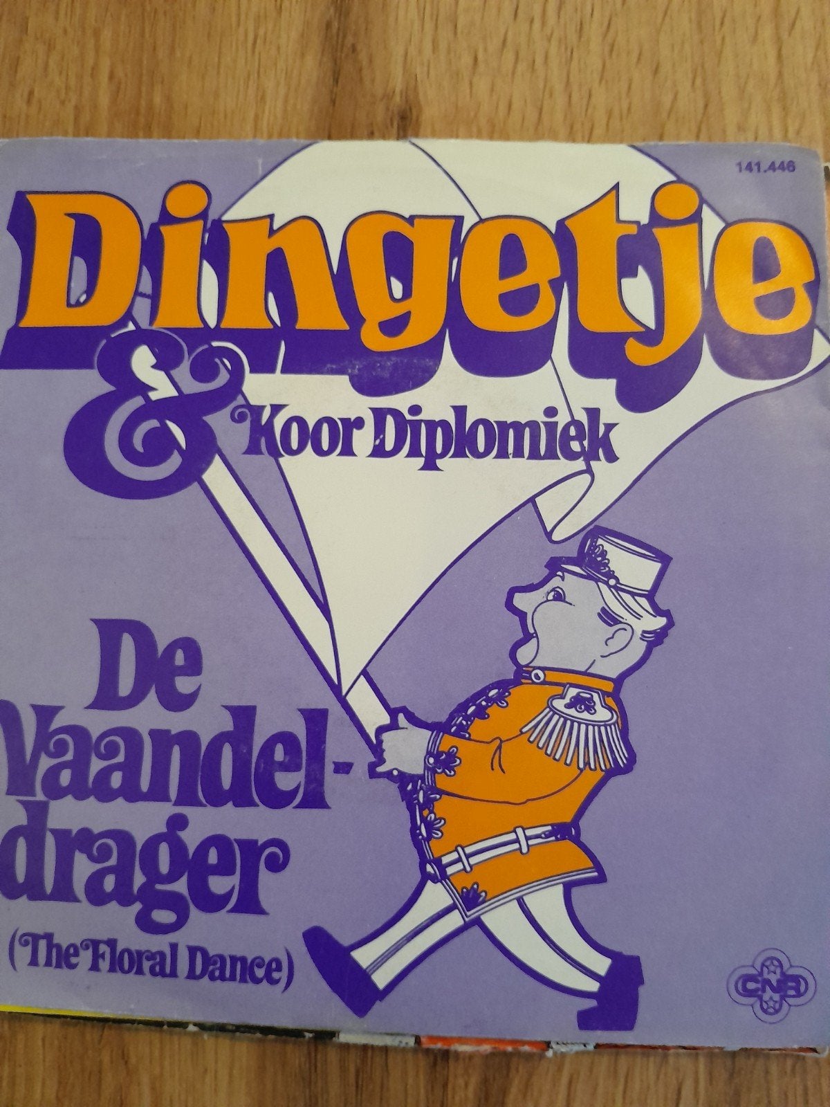 dingetje 7inch de vaandeldrager, Ophalen of Verzenden, Zo goed als nieuw, Nederlandstalig