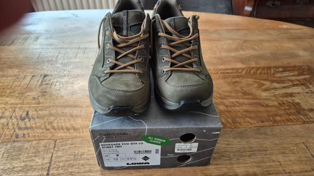 Nieuwe ongelijke maten Lowa wandelschoenen, Ophalen of Verzenden, Nieuw, Schoenen