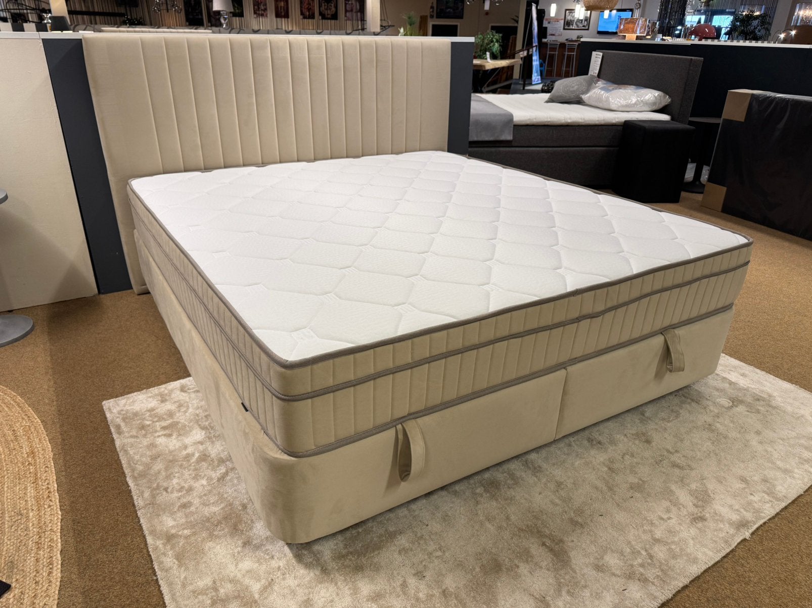Boxspring/Baza met opbergruimte 180 Direct/leverbaar E7099, Huis en Inrichting, Beige, #Opbergbox#Boxspring#Baza#Opbergruimte#180cm#Beige Velvet