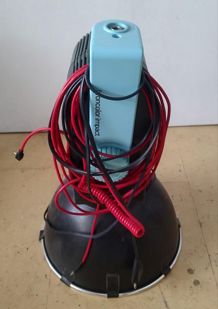 Broncolor Impact 41 flitskop met kapotte schakelaar, Ophalen, Gebruikt