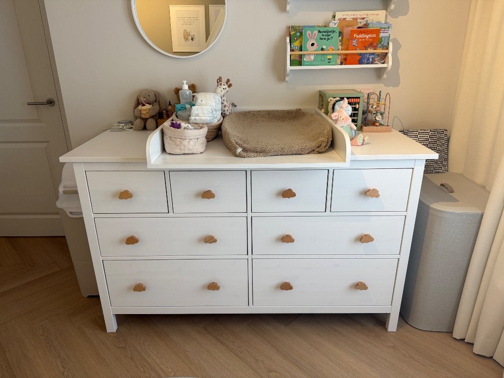 ZGAN Hemnes ladekast / commode + bladvergroter (babykamer), Ophalen, 50 tot 70 cm, Voetruimte, 100 cm of meer