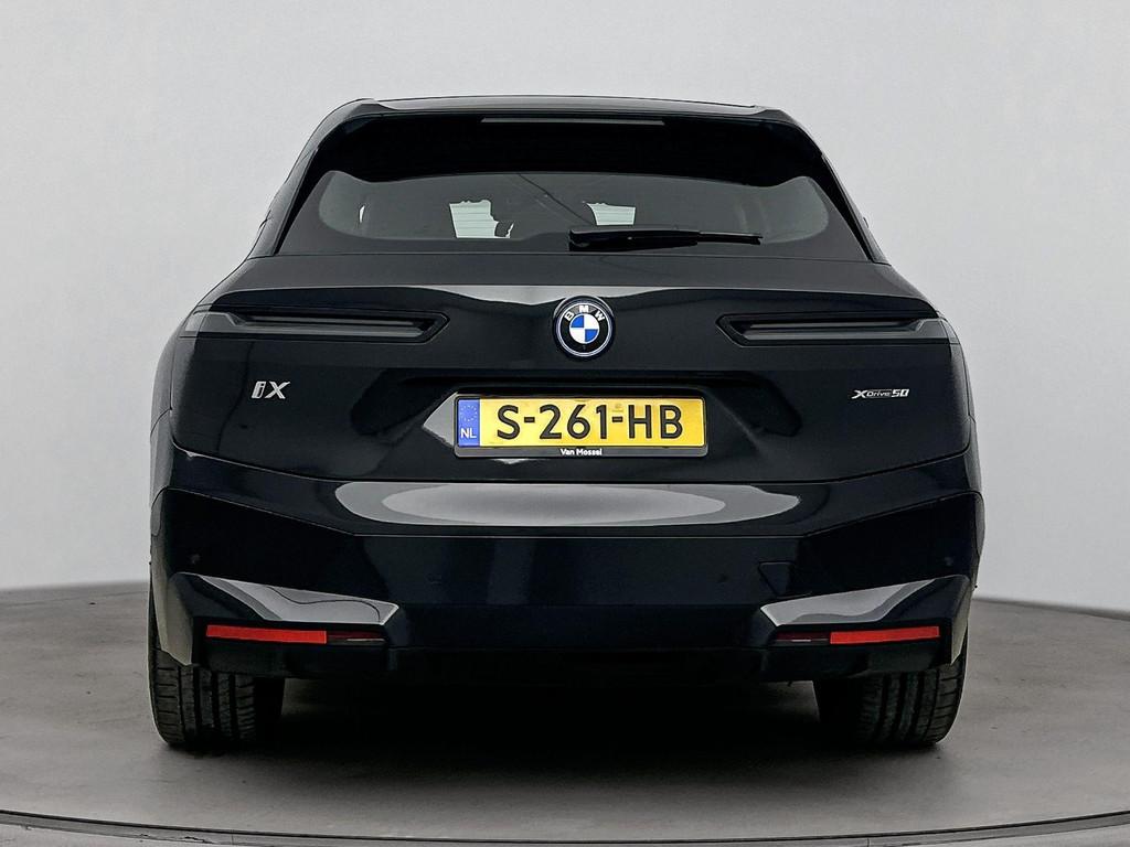 BMW iX xDrive50 Executive 112 kWh | M Sportpakket | Comfort, Auto's, BMW, Automaat, 131 €/maand, 523 pk, Zwart