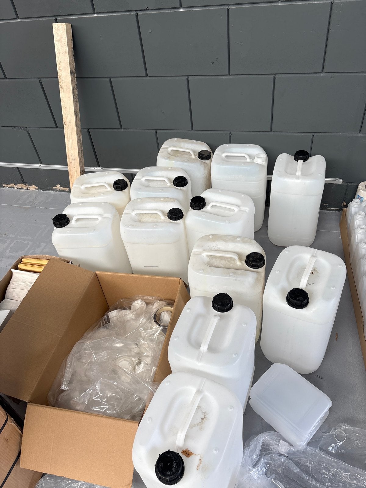 25L plastic jerrycans, Ophalen, Gebruikt