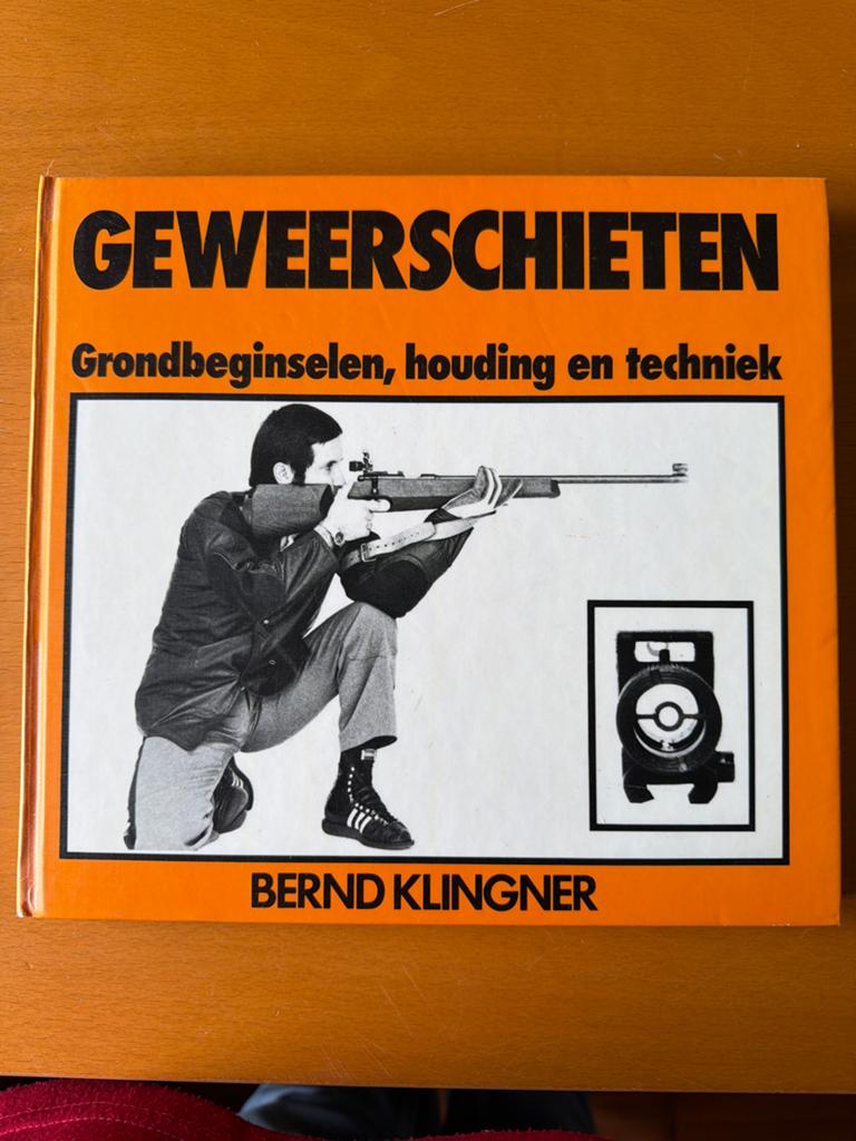 Geweeschieten: Grondbeginselen, houding en techniek, Ophalen of Verzenden, Gelezen, Overige sporten