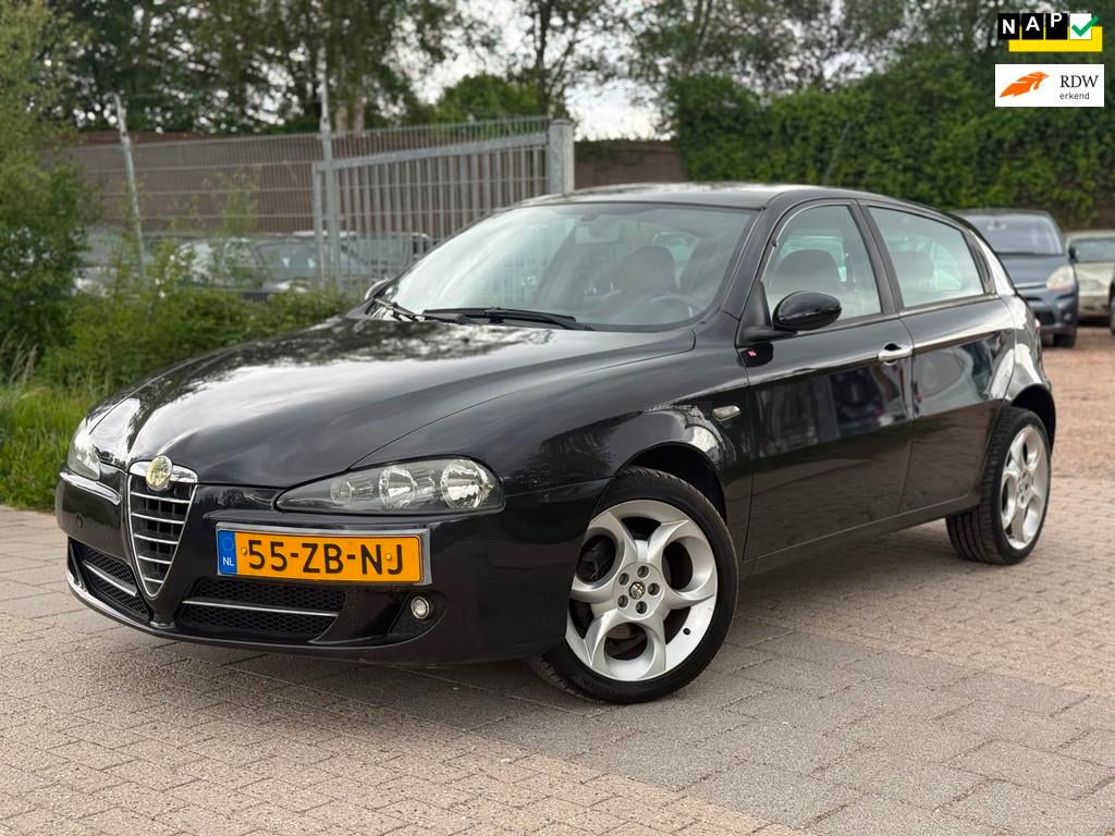 Alfa Romeo 147 2.0 T.Spark Business Airco Leder Cruise NAP, Auto's, Alfa Romeo, Voorwielaandrijving, Gebruikt, 150 pk, 400 kg