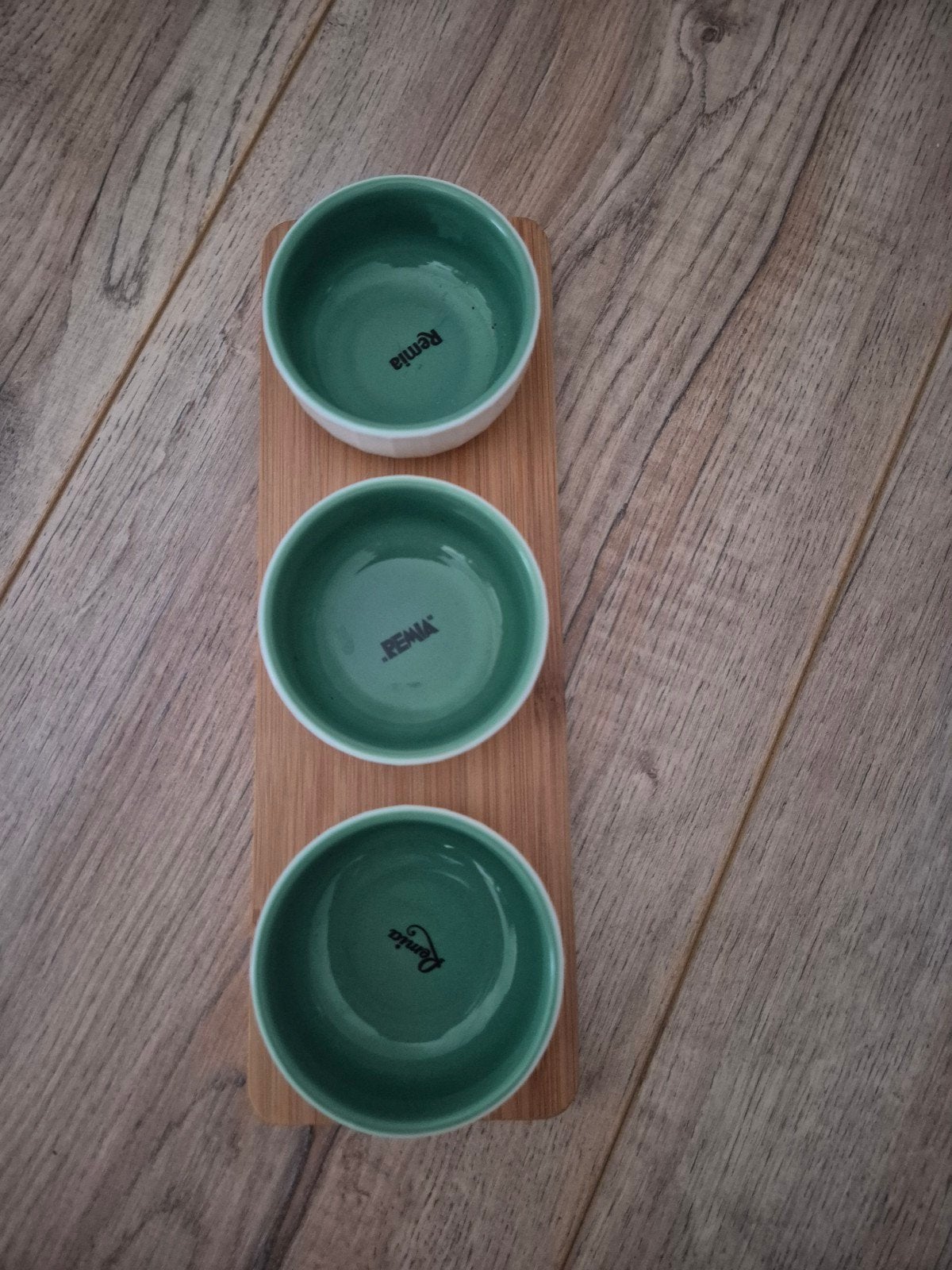 Remia dipschaaltjes op bamboe plankje nieuw, Nieuw, Ophalen of Verzenden, Steen/keramiek, Overige merken