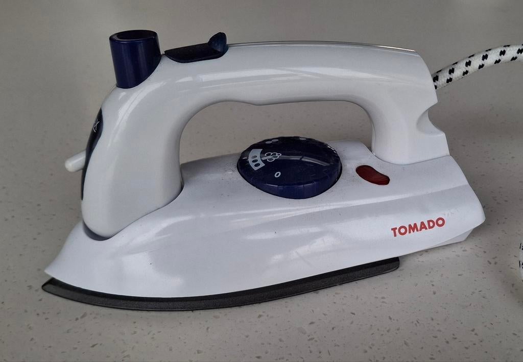 Tomado Strijkijzer TM-9014 - Compact en Handig, Ophalen of Verzenden, Gebruikt, Strijkijzer met snoer