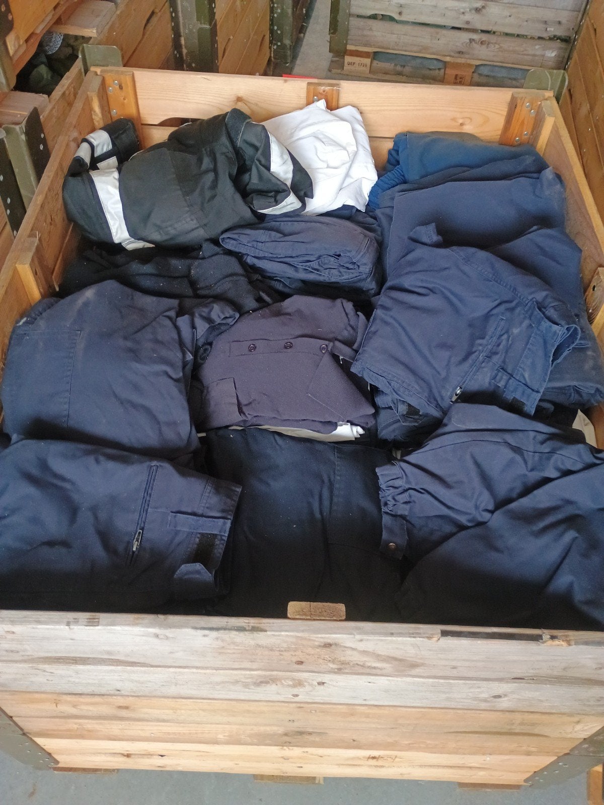 Partij kleding broeken shirts defensie motorbroeken, Ophalen of Verzenden, Nieuw, Overige maten, Overige kleuren