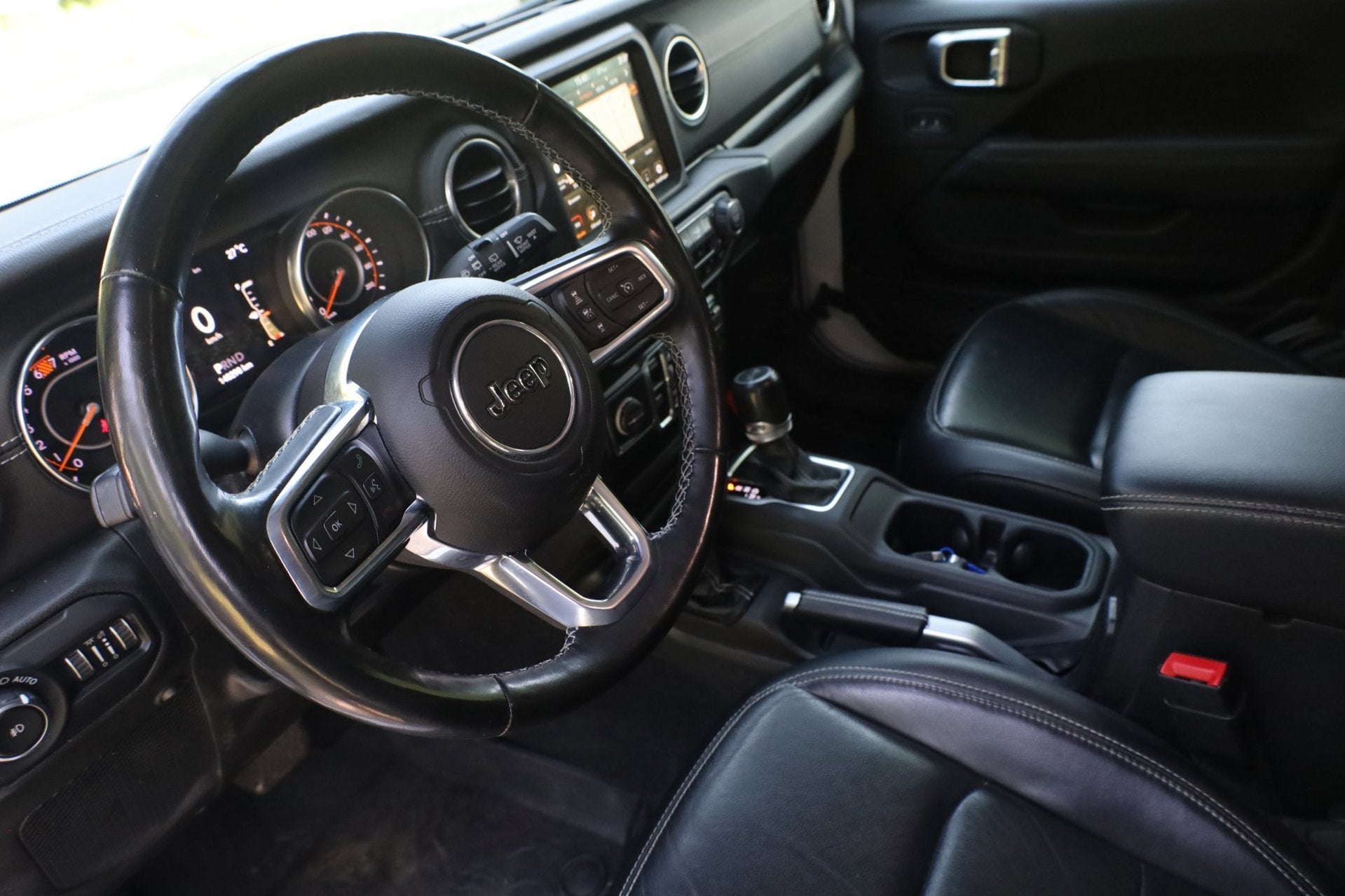 Jeep Wrangler 2.0T Sahara Aut. | EX BTW | LPG-3 | Historie |, Auto's, 450 kg, 4 cilinders, Automatische klimaatregeling, Wit