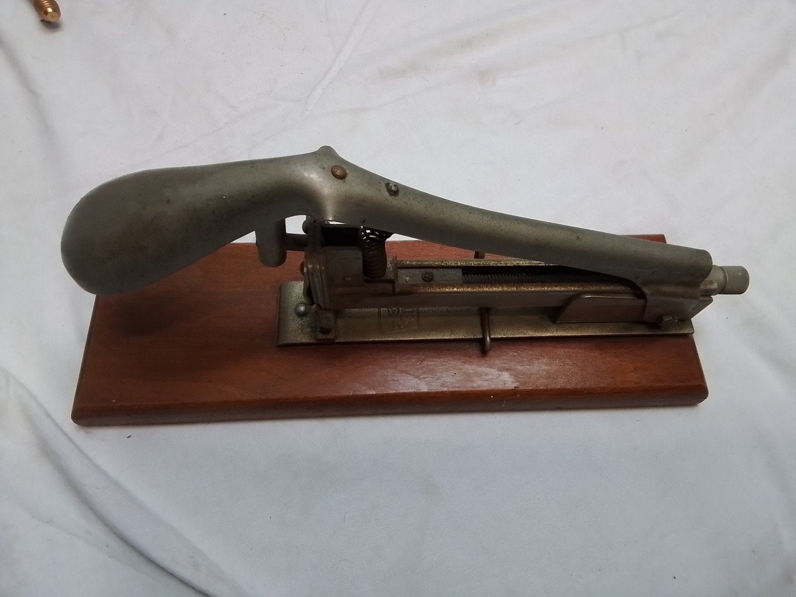 Vintage Colles 1929 nietmachine op houten voet, Ophalen of Verzenden