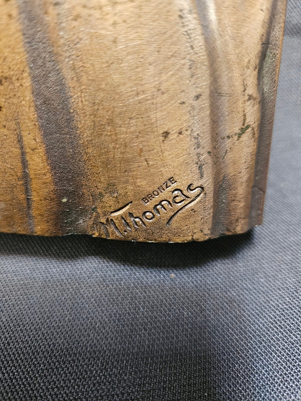 Bronzen Beeld Jezus met Kruis - Gesigneerd M. Thomas, Ophalen of Verzenden