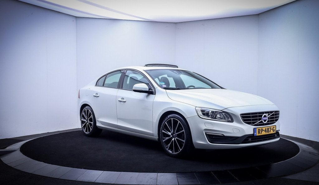 Volvo S60 T3 Aut. Polar+ Dynamic SCHUIFDAK | CAMERA | STOELV, 4 cilinders, S60, Wit, Automatische klimaatregeling