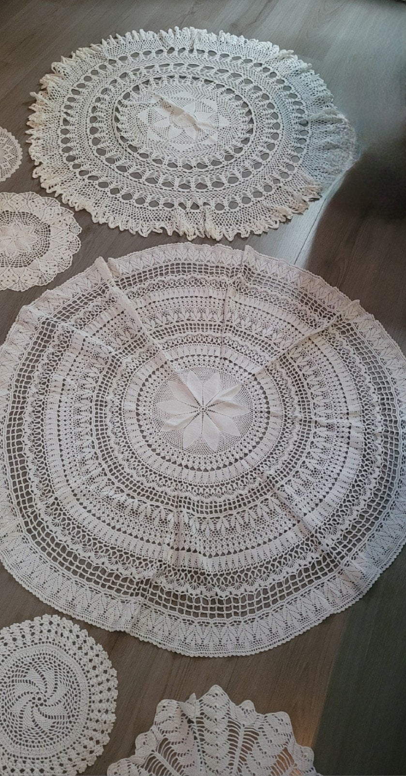 NOG MEER!! 25 Vintage eigengehaakte tafelkleedjes van zolder, Gebruikt, Rond, Ophalen of Verzenden, Katoen