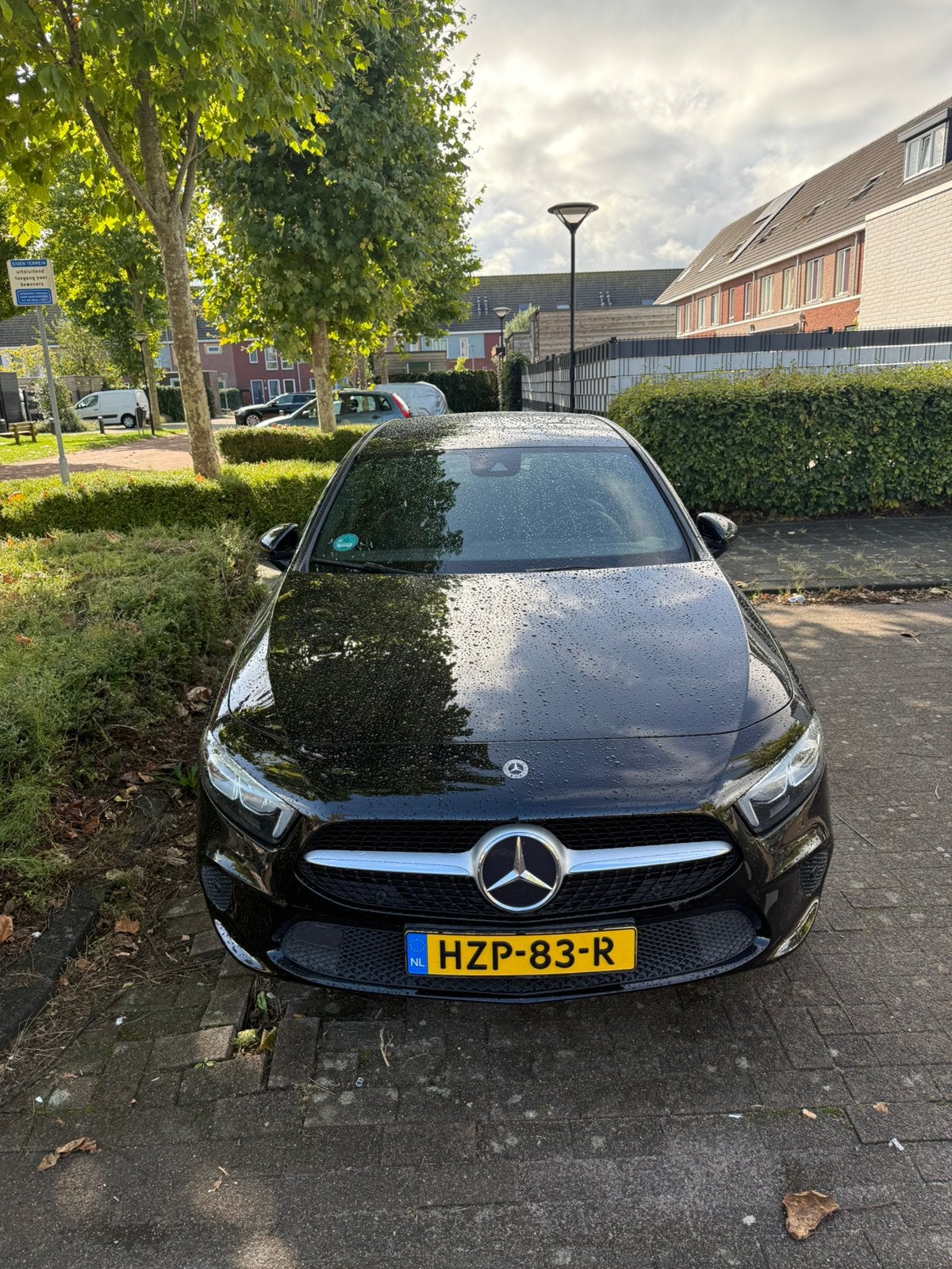 Mercedes-Benz A-Klasse A 250 e 218pk 8G-DCT 2022 Zwart, Zwart, Navigatiesysteem, Leder en Stof, Zwart