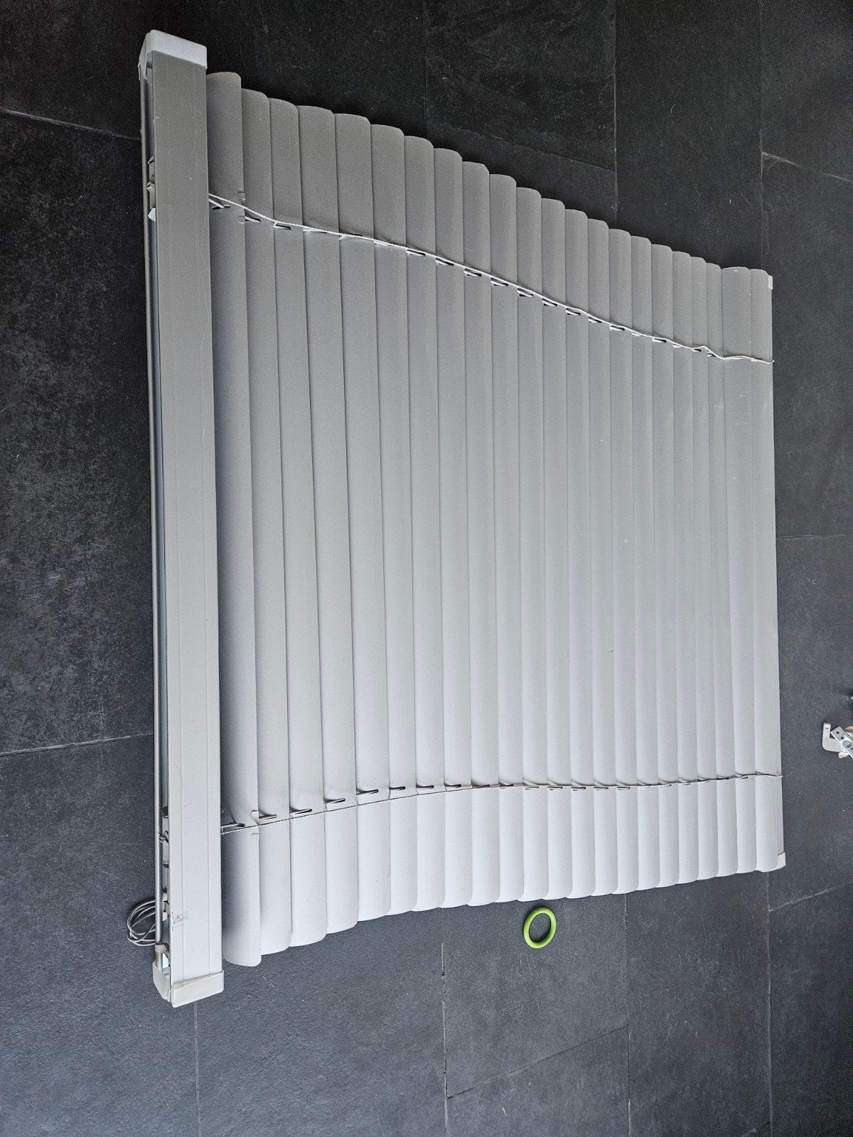 Grijze jaloezieën - Horizontale lamellen, Ophalen, Gebruikt, Modern, functioneel, 50 tot 100 cm