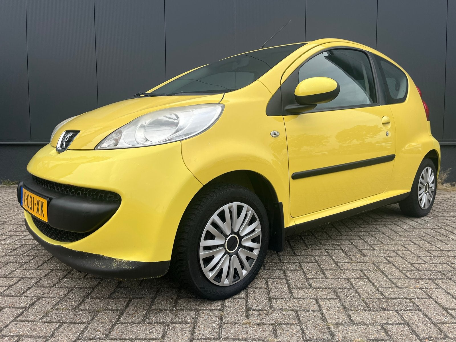 Peugeot 107 1.0 12V 3DR 2008 Geel | Centrale vergrendeling |, Voorwielaandrijving, Stof, 4 stoelen, 68 pk