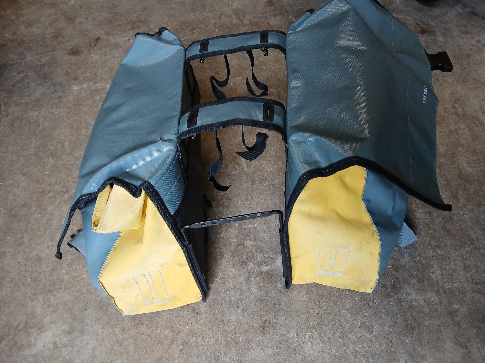Basil Urban Load fietstassen, groot 48 liter met afstandsrek, Ophalen, Gebruikt, Basil Urban