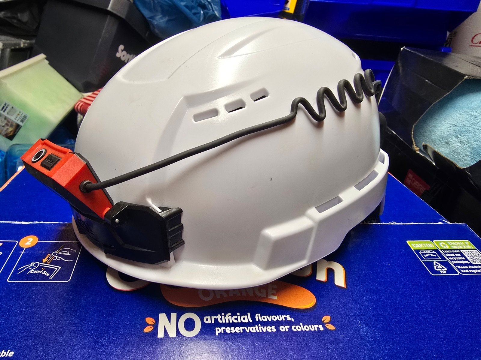 milwaukee bolt 200 veiligheidshelm met bolt 600 Led Lamp ZGA, Ophalen of Verzenden, Zo goed als nieuw