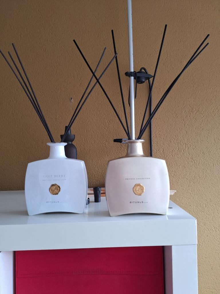 2 Rituals diffuser flessen groot model met stokjes, Ophalen of Verzenden, Zo goed als nieuw, Wit, Glas
