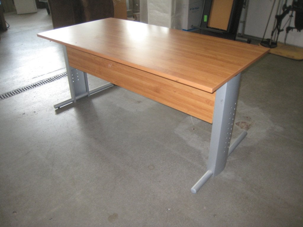 Modern kersen bureau, Niet ingevuld, Gebruikt, Niet ingevuld, Niet ingevuld