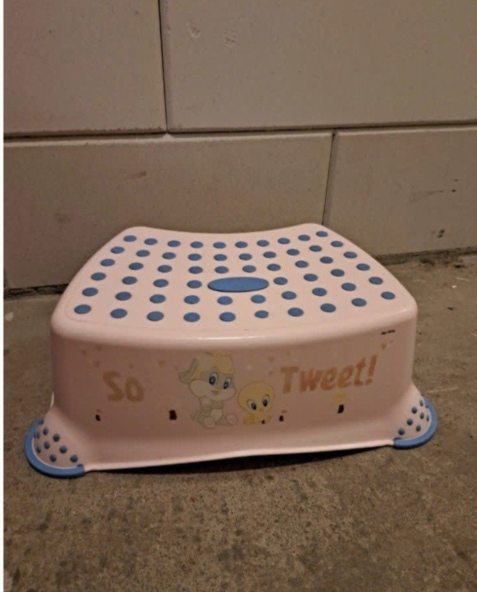 Roze kinderkrukje met antislip, Huis en Inrichting, Ophalen of Verzenden, Gebruikt, Kunststof